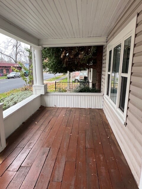 Building Photo - 278 E 9th St