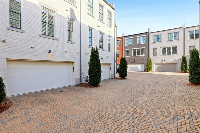 Building Photo - 308 Stonemont Dr NW