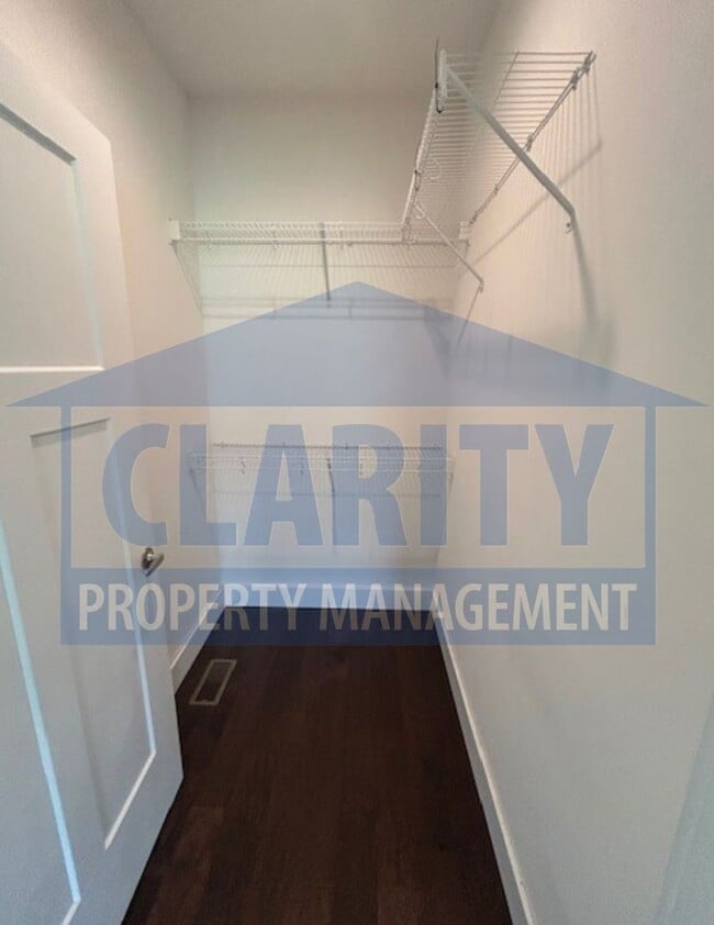 Building Photo - Charming 3-bedroom home!