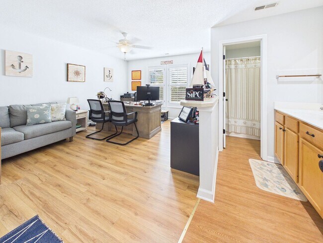 Building Photo - Furnished 2 bd/ 2 ba condo in St James Community!