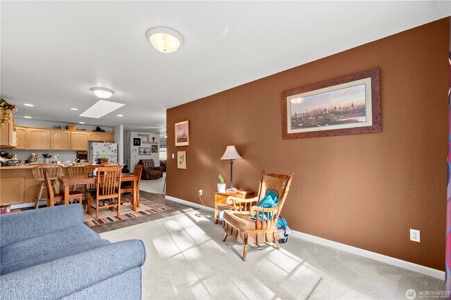Building Photo - Quiet Updated Townhome in Prime Location!