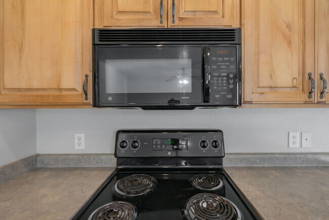 Building Photo - 3155 S Hidden Valley Dr