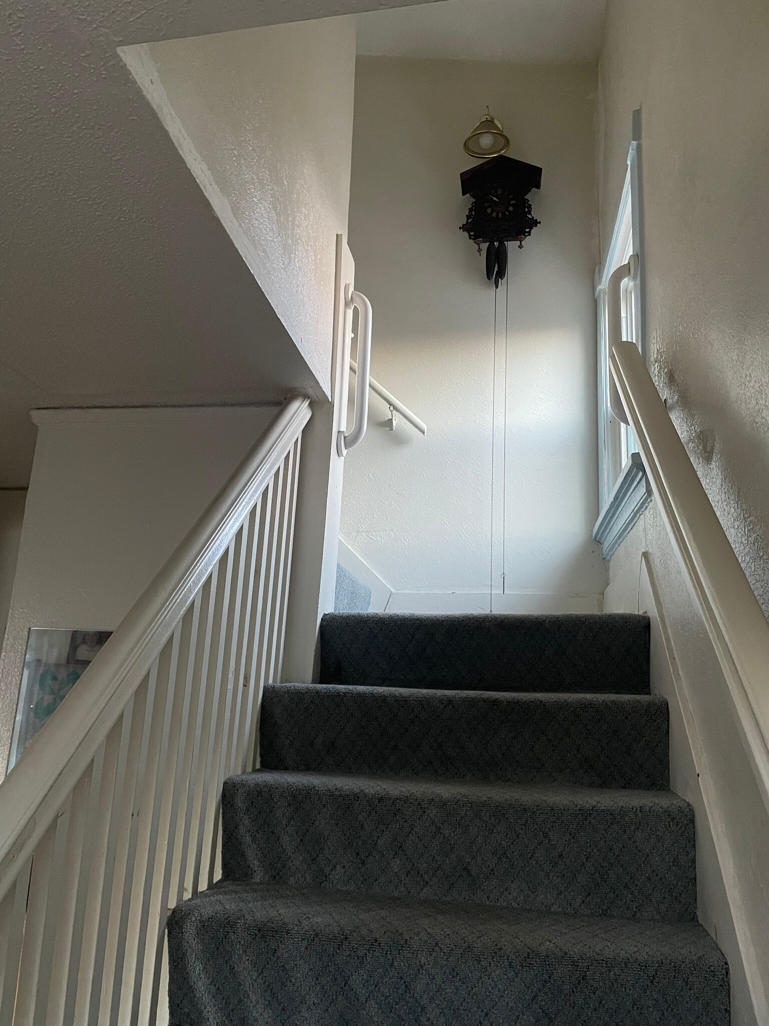 Building Photo - 526 1/2 E 7th St