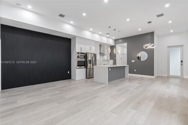 Building Photo - 5734 Buchanan St