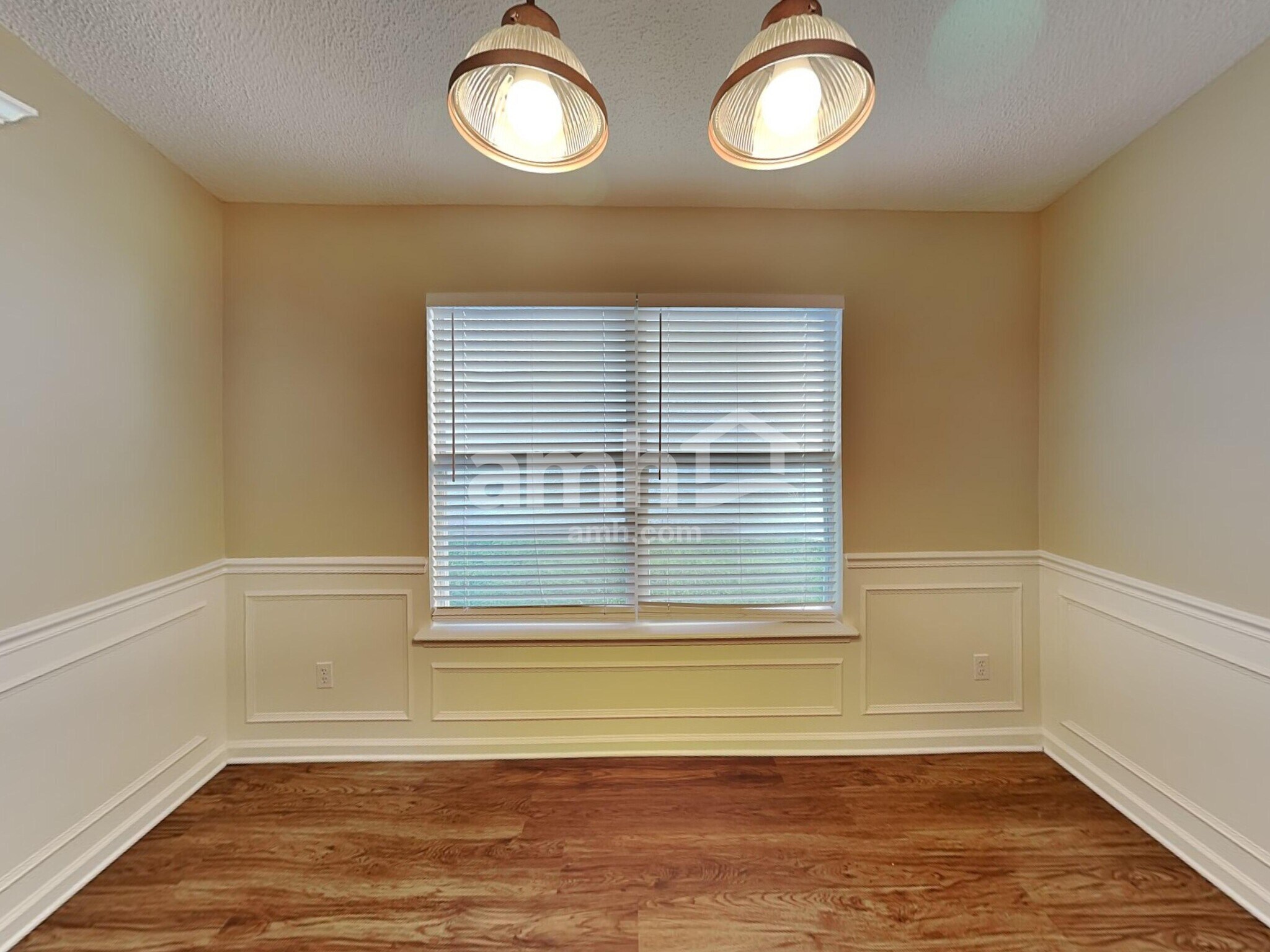 Building Photo - 807 Hickory Knolls Dr