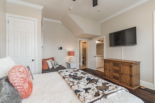 Building Photo - 4742 Amhurst Cir