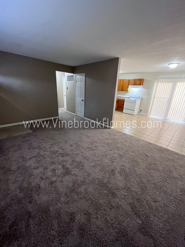 Building Photo - 8211 Ruskin Way