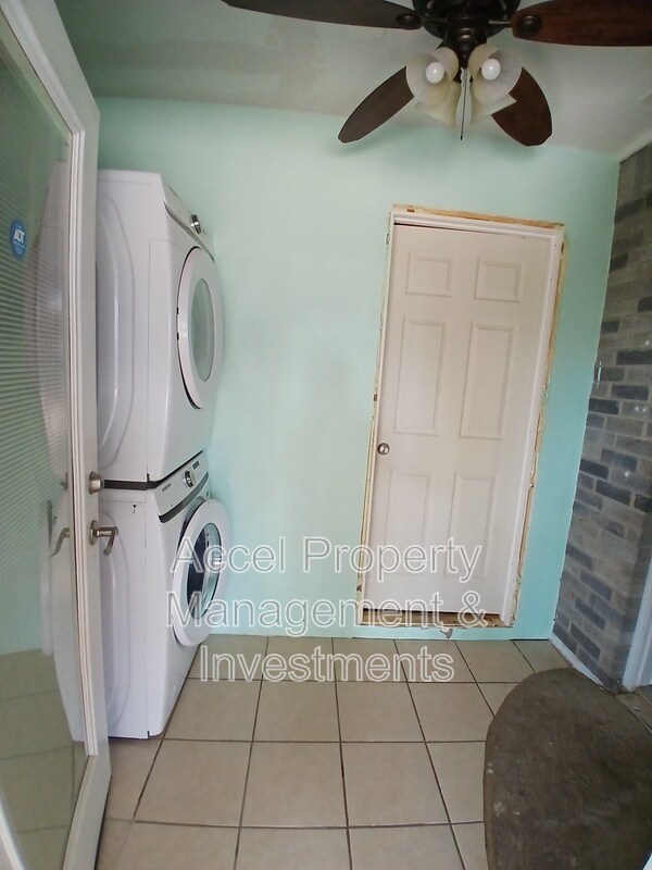 Building Photo - 3601 Mina De Oro