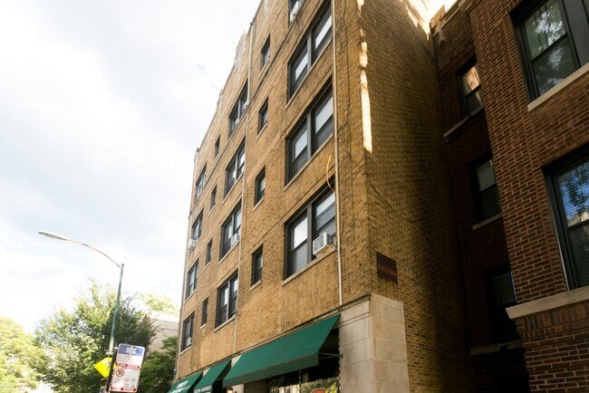 Building Photo - 716 W Belmont Ave