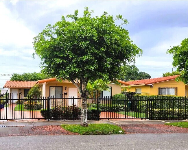 Primary Photo - 9253 SW 39th St