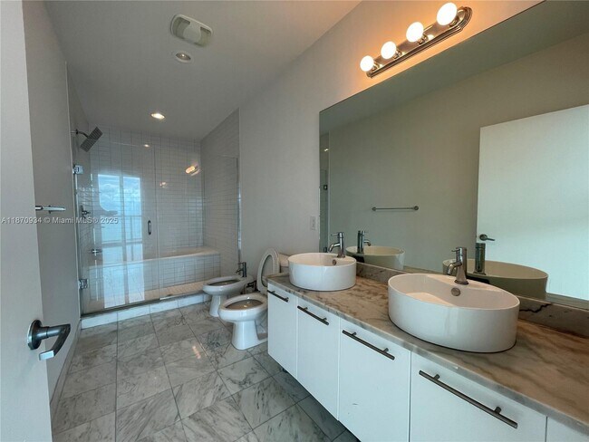 Building Photo - 888 Biscayne Blvd