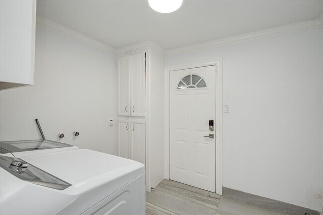 Building Photo - 5754 Wigton Dr