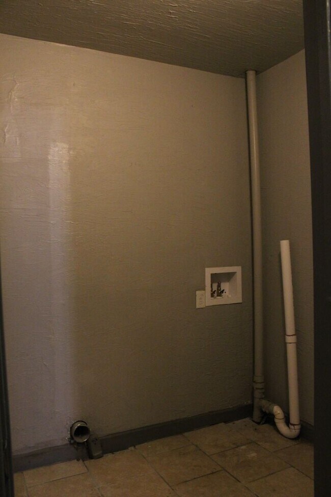 Building Photo - Spacious House for Rent in the Heart of Tu...