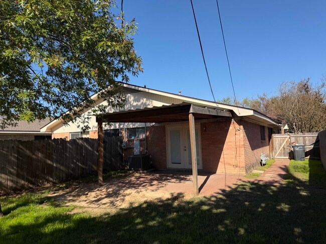 Building Photo - 1710 Trinity Pl