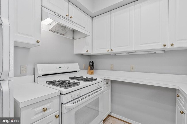 Building Photo - 1625 International Dr