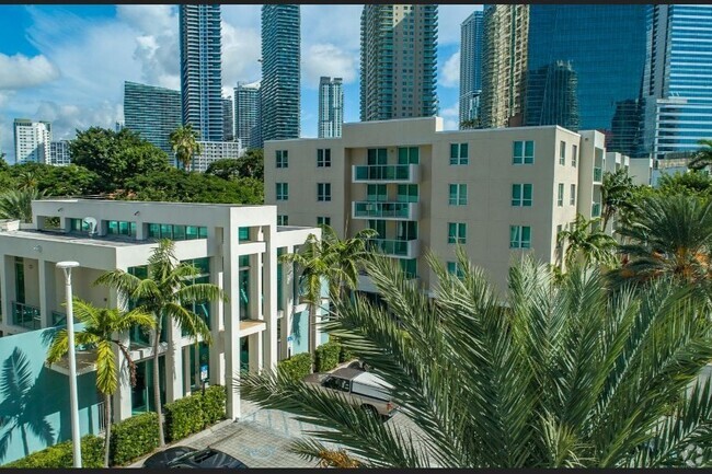 Building Photo - 1550 Brickell Ave