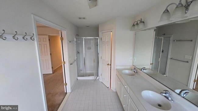 Building Photo - 7007 Courtyard Way
