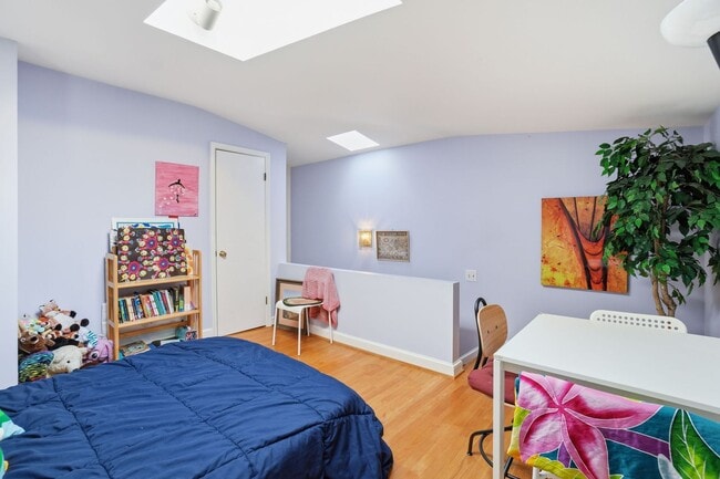 Building Photo - Charming Historic Capitol Hill Loft | 1 BR + Lofted Bedroom