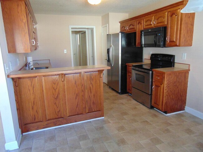 Building Photo - 3 Bedroom 2 Bathroom Home!