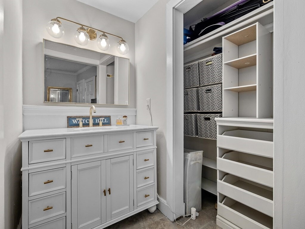 Building Photo - 19 Charter St