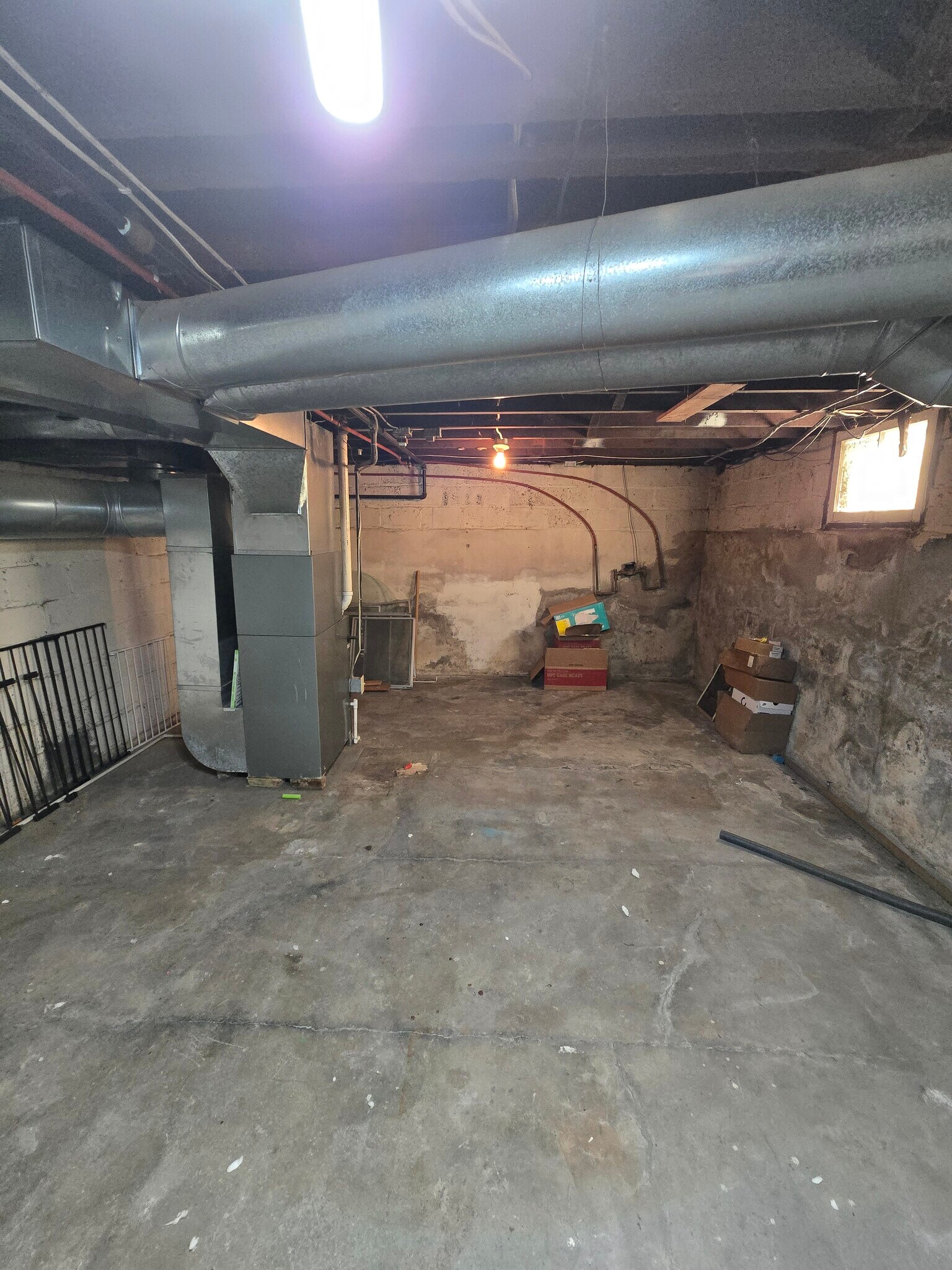 Building Photo - 208 Pike St