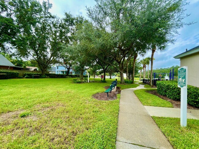 Building Photo - Modern 4-Bed, 2-Bath Solar-Powered Home Near UCF