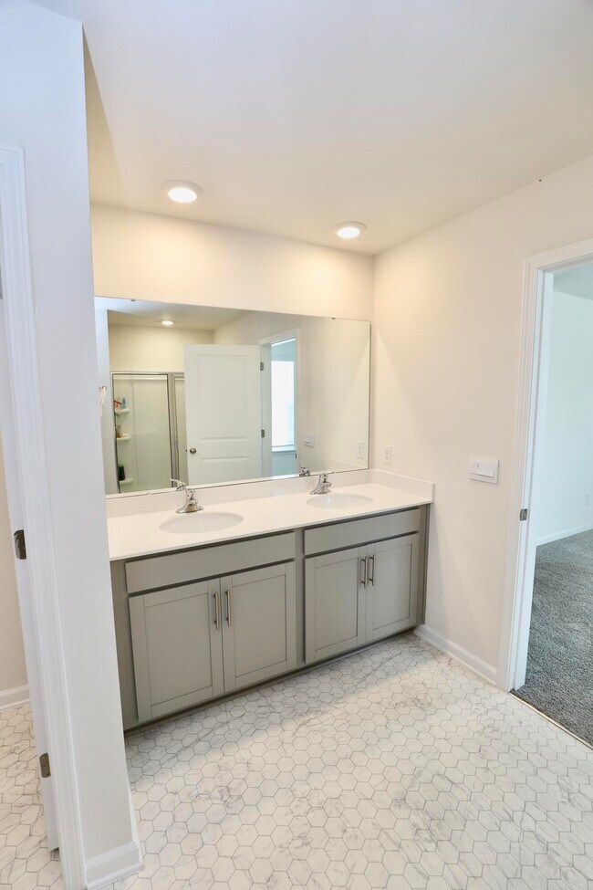 Building Photo - 352 Sandbach Rd