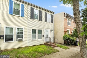 Building Photo - 325 E 13th St