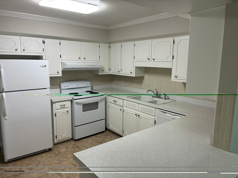 Building Photo - 132 Greenbriar Rd