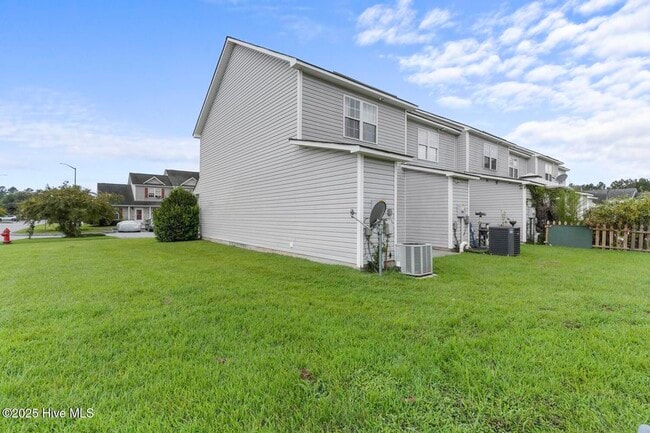 Building Photo - 100 Ashwood Dr