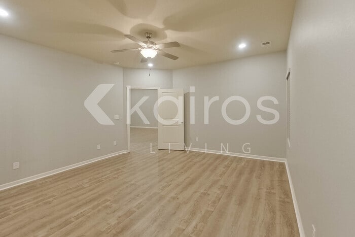 Building Photo - 10685 Bent Brook Dr