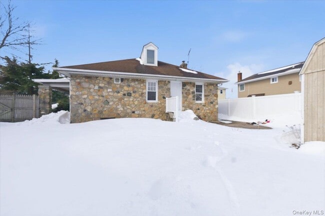 Building Photo - 801 Main St