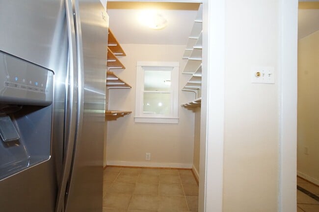 Building Photo - 3 Bedroom / 2 Bath House.  Easy access to US 460 and I 81. Detached Garage / Workshop.