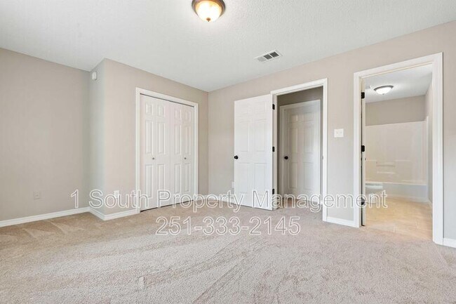 Building Photo - 2033 Post Oak Ct