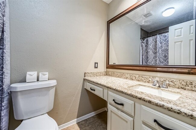 Building Photo - 1309 Oak Hollow Dr