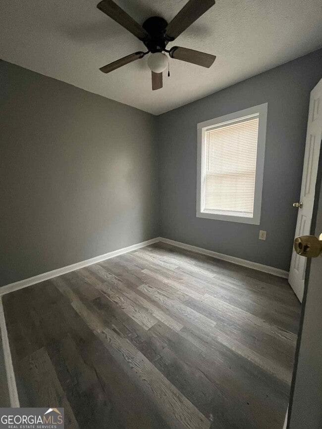 Building Photo - 2062 Mutual Ave