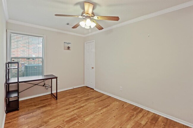 Building Photo - 15511 Fir Woods Ln