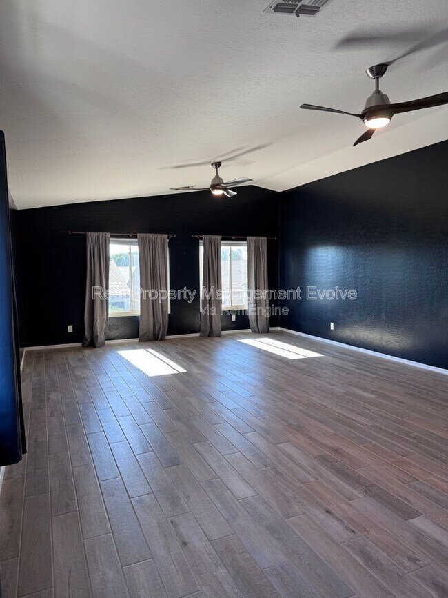 Building Photo - 10426 E Dolphin Ave