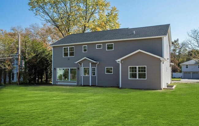 Building Photo - 28 Fern Dr E