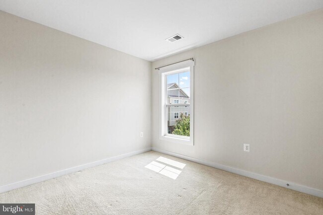 Building Photo - 42394 Pale Iris Terrace