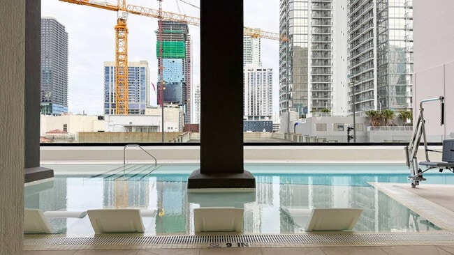 Building Photo - 225 N Miami Ave