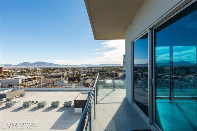 Building Photo - NEWPORT LOFTS--MAGNIFICENT PANORAMIC VIEWS...