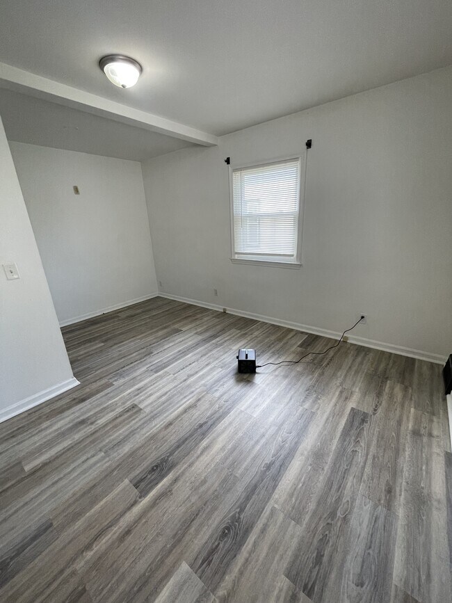 Building Photo - 2528 Forest Ave