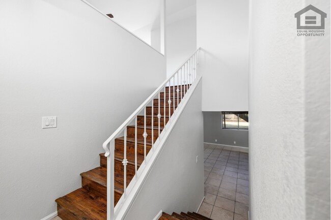 Building Photo - 6Bed/3Bath Split Level House at Cactus/75th Ave! Ready for Immediate Move-In! -- POOL!
