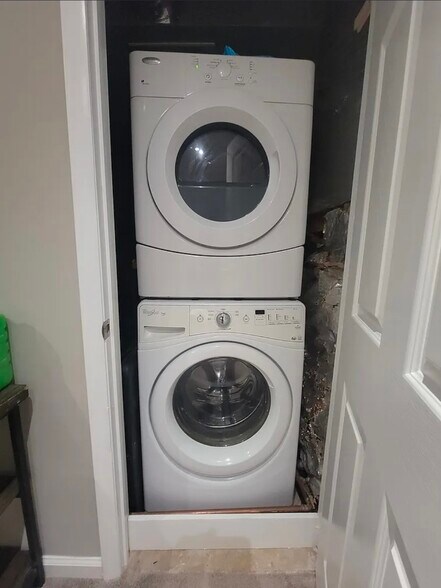 Building Photo - 3045 Shepperton Ter