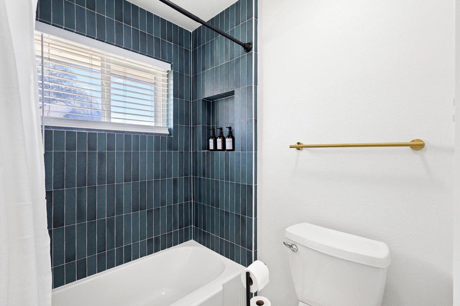 Building Photo - 1308 Glen Cove Dr