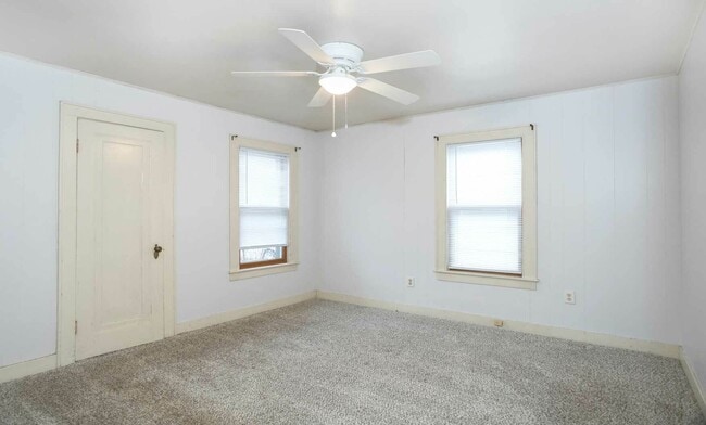 Building Photo - 236 E Main St