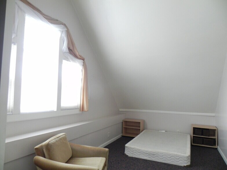 bedroom - 84 S Brooklyn Ave