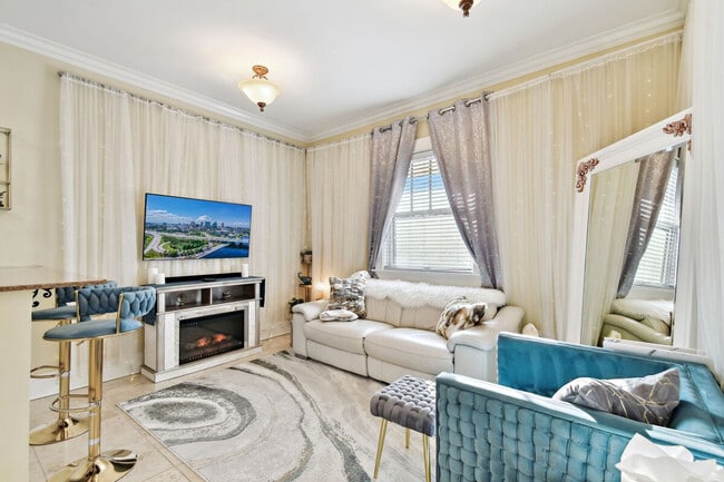 Primary Photo - 509 S Willow Ave