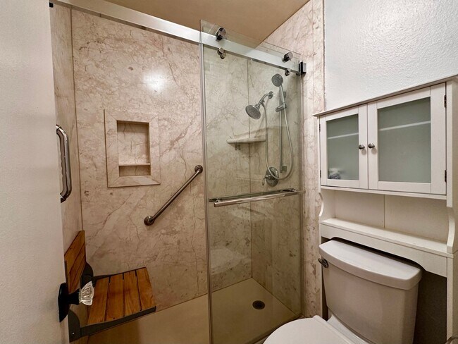 Building Photo - AVAILABLE NOW!! 1 BEDROOM 1 BATHROOM CONDO IN MISSION LAKES DESERT HOT SPRINGS